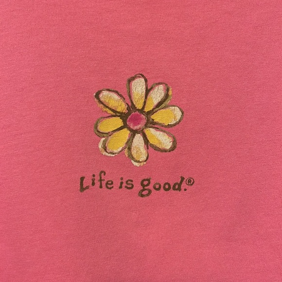 Life is Good shirt with Daisy. Size Medium. - Picture 2 of 5